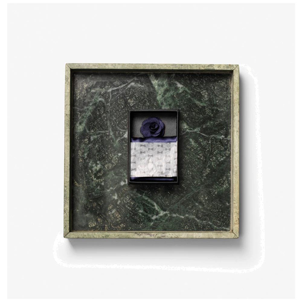 j920500_james-harvest-frost-solid-hankie-lapel-pin-with-giftbox-29205002920500-600-handkerchief-brooch-box-blue-closeup2
