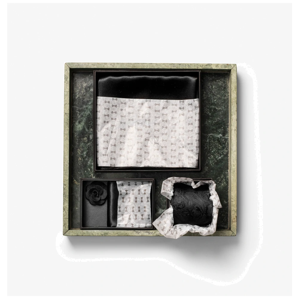 j920600_james-harvest-frost-solid-scarf-with-giftbox-sjaal-dames-29206002920600-2910400-2920500-scarf-tie-handkerchief-brooch-box-black-2000px