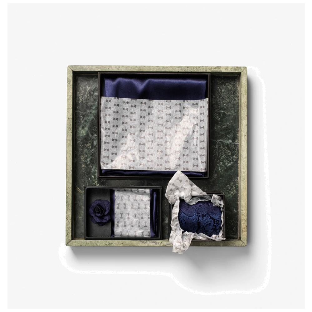 j920600_james-harvest-frost-solid-scarf-with-giftbox-sjaal-dames-29206002920600-2910400-2920500-scarf-tie-handkerchief-brooch-box-blue-2000px