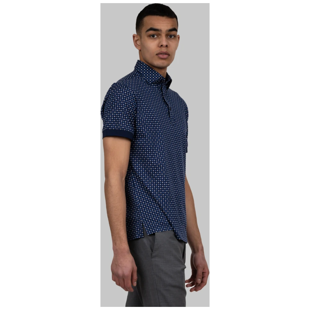 j913122_james-harvest-frost-indigo-bow-131-polo-pique-slim-fit-heren-29131222913122-055-polo131modelside001